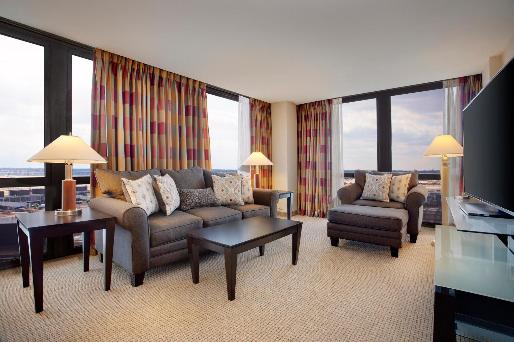 Hotel Hilton Chicago O'hare Airport 4*