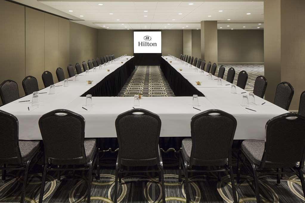 Hotel Hilton Chicago O'hare Airport 4*